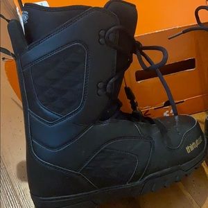 Snowboard boots
